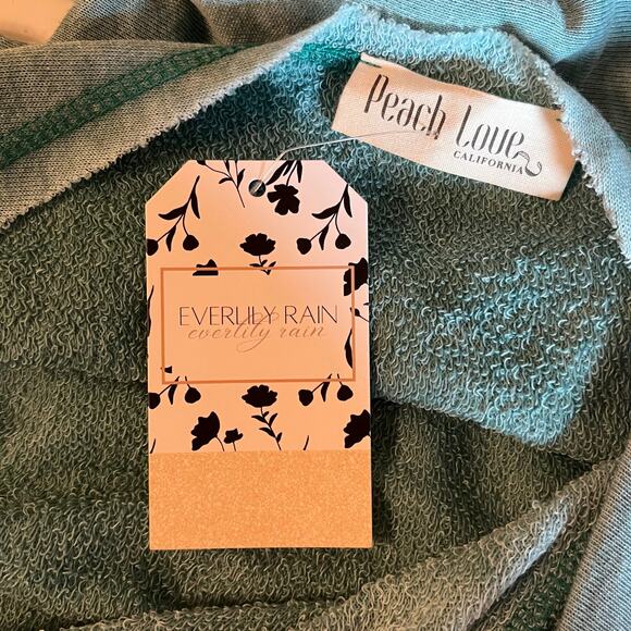 Everlily Rain Peach Love California Fleece Shirt in Green Size Small - Picture 5 of 6